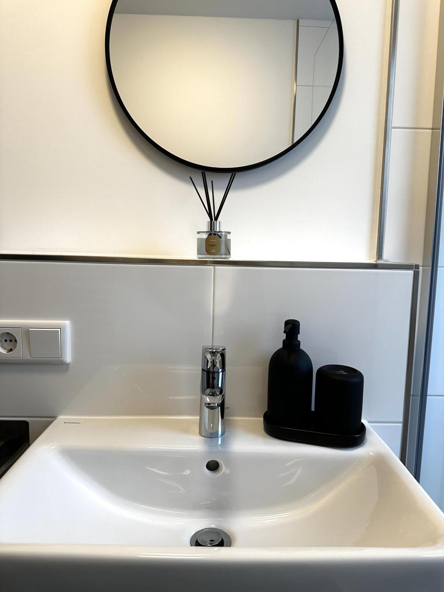 Rtr Essen - Fuer Bis Zu 8 Personen - Voll Ausgestattet - Zentral Limbecker Platz - Messe - Uniklinikum - Smart Tv - Modern Apartment Ngoại thất bức ảnh