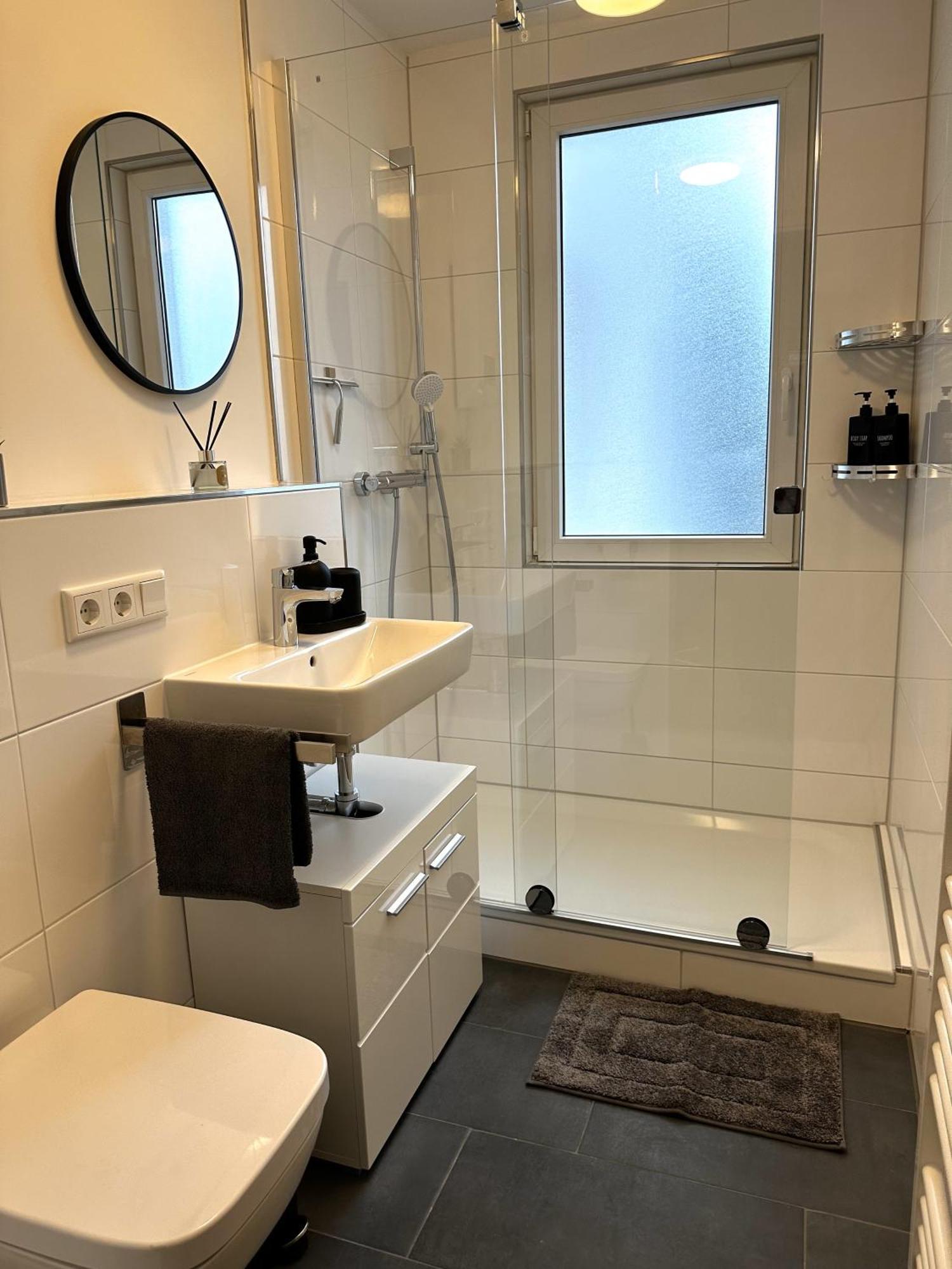 Rtr Essen - Fuer Bis Zu 8 Personen - Voll Ausgestattet - Zentral Limbecker Platz - Messe - Uniklinikum - Smart Tv - Modern Apartment Ngoại thất bức ảnh